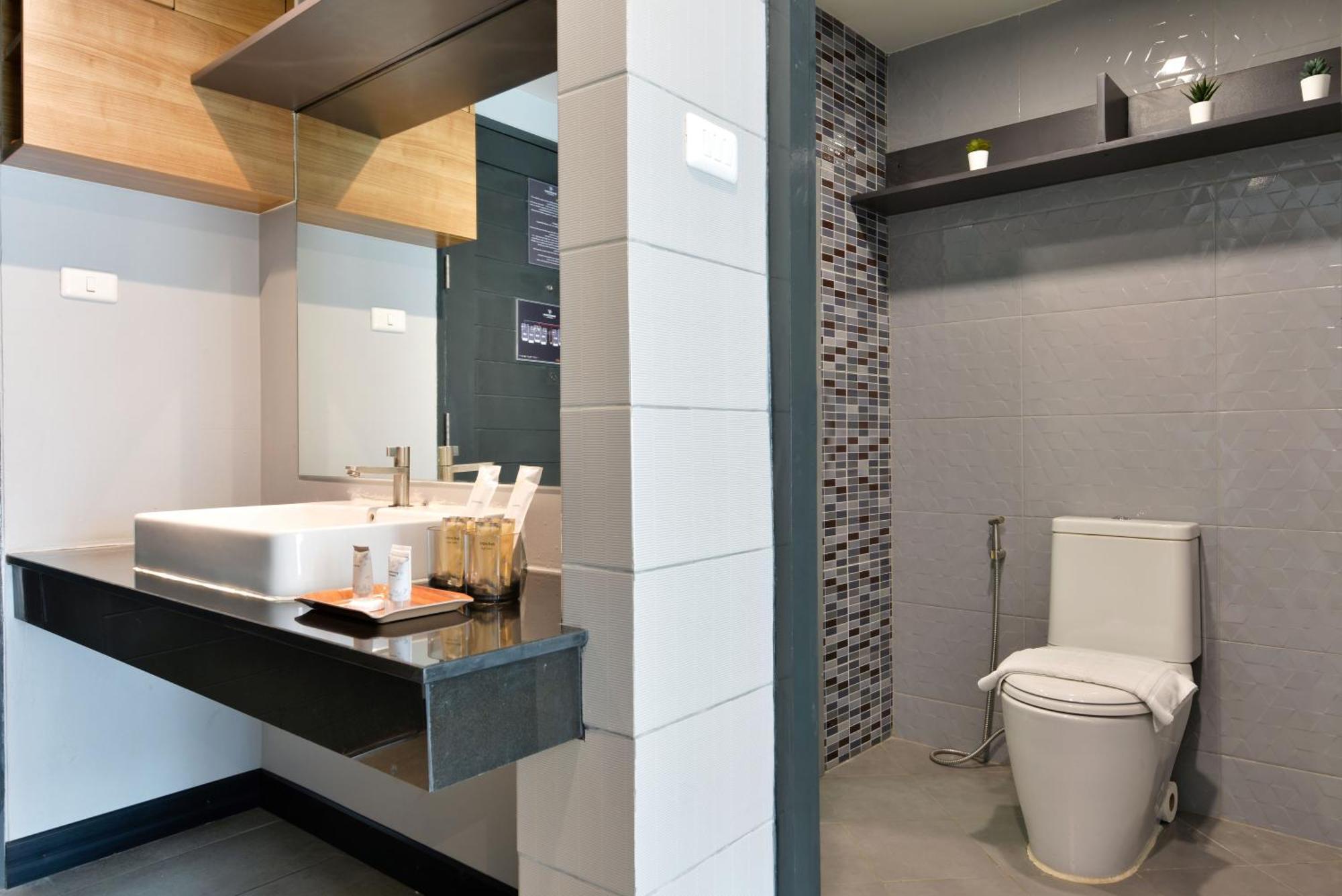 Raweewan Residence Hotel Банкок Екстериор снимка