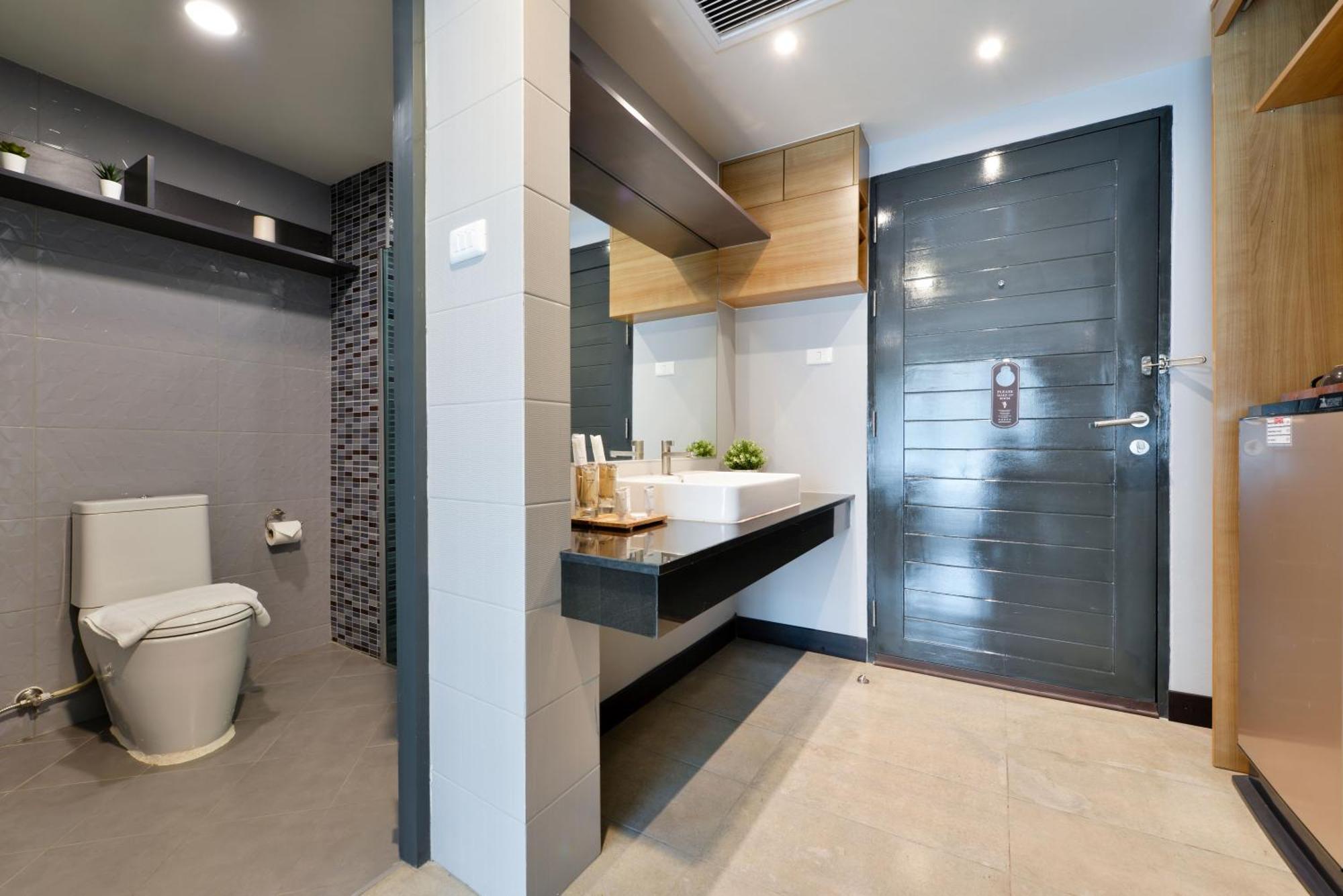 Raweewan Residence Hotel Банкок Екстериор снимка
