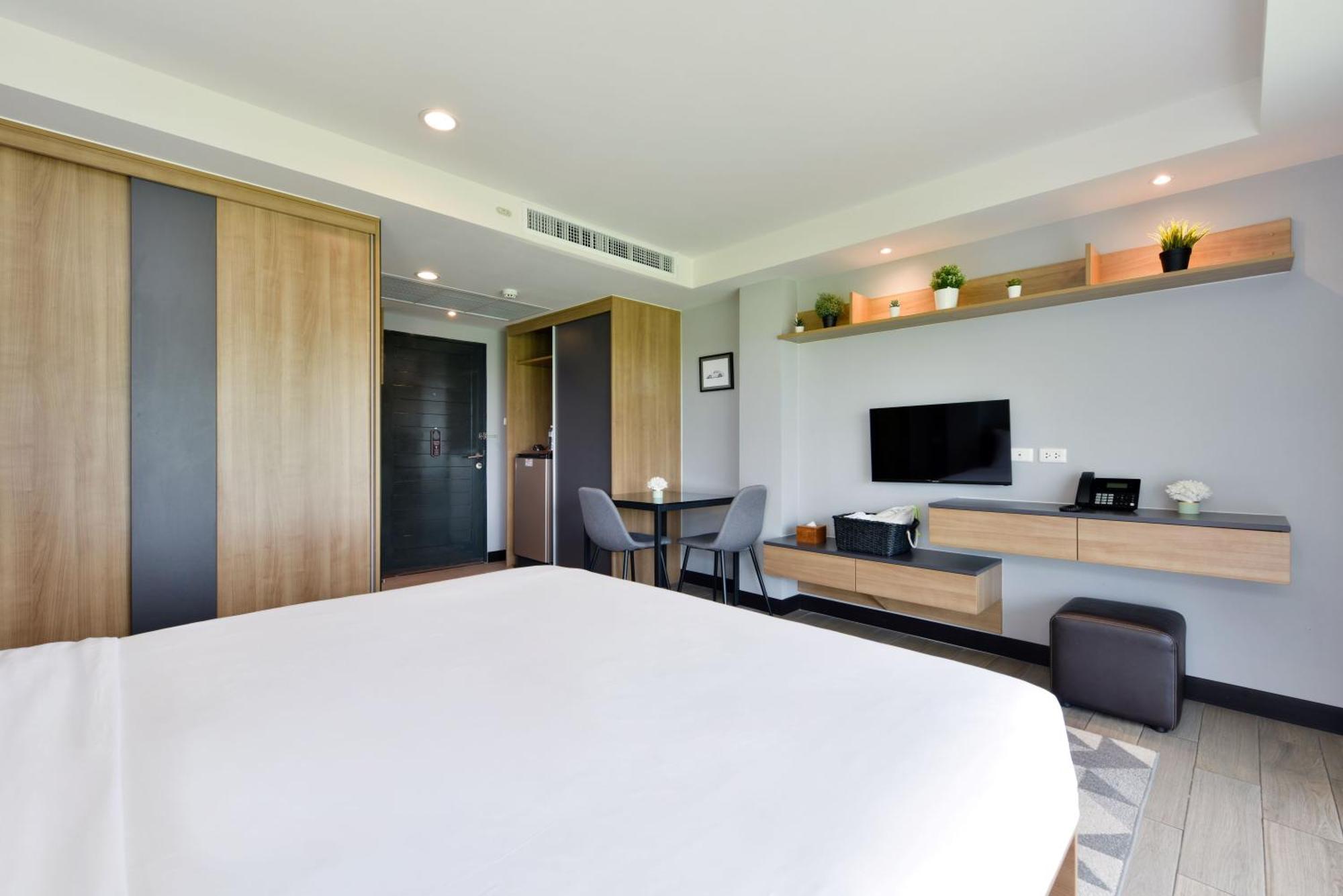 Raweewan Residence Hotel Банкок Екстериор снимка